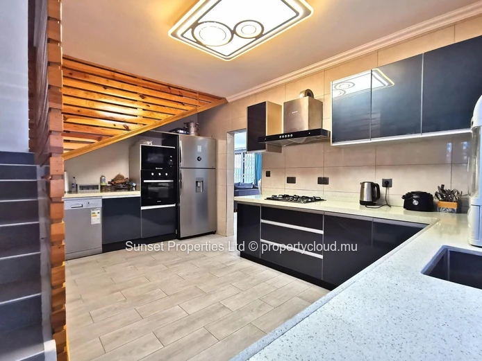 Family villa | 5 bedrooms | 200m from the beach
