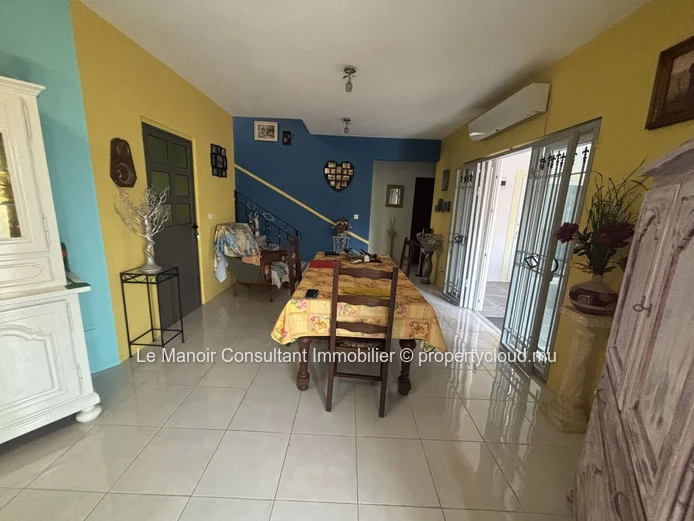 4-Bedroom Villa with Office for Sale in Albion