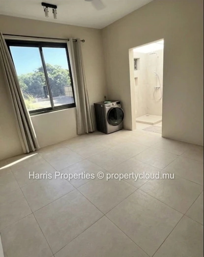 Villa for sale in Tamarin.