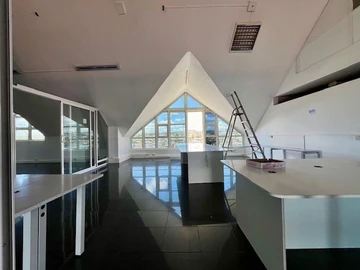 Ideal Office Space in the Heart of a Vibrant District 