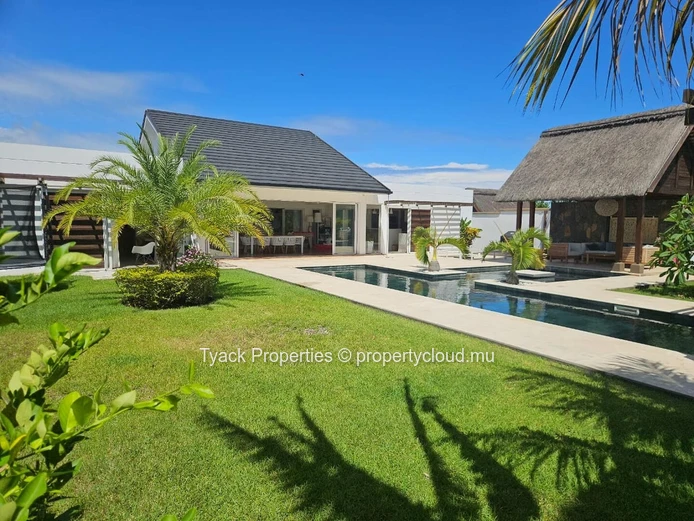 Rare 5-Bedroom Villa with Heated Pool & Spa – Grand Baie