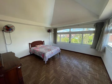 6 Bedroom House