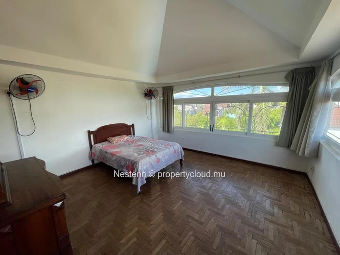 Spacious 6-bedroom house with private pool and underground garage
