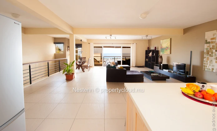 Magnificent modern apartment of 320m2 with private swimming pool and stunning views over the bay