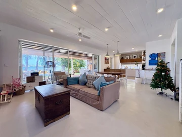 6 Bedroom Villa