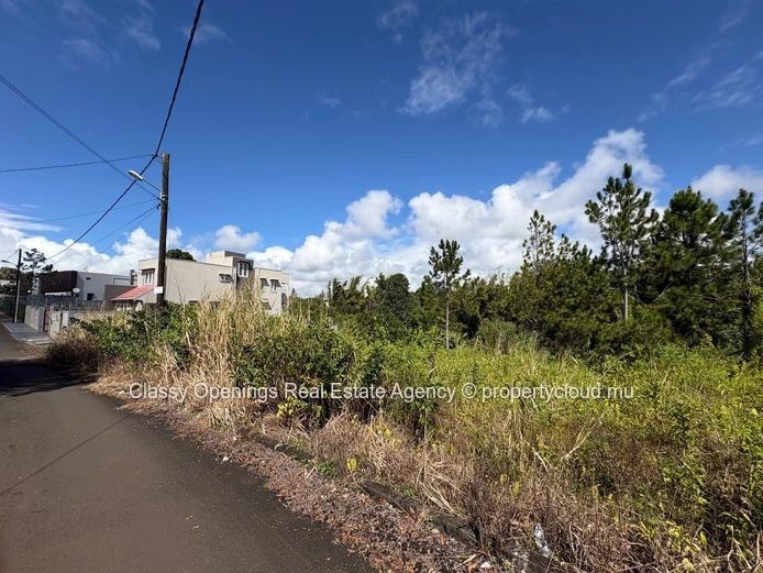 529 m² Hermitage Plot — Paved Road, Near Schools & Shops
