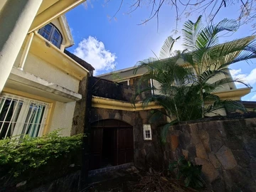 6 Bedroom House