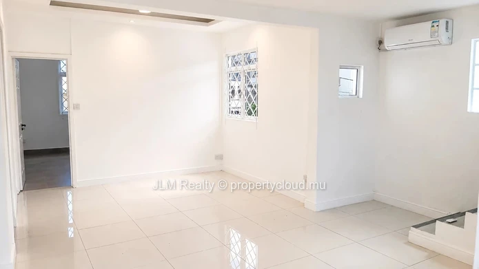 À vendre : Élégante villa rénovée de 4 chambres à Flic en Flac, Île Maurice