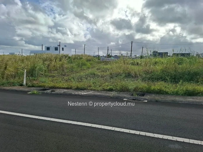 Land of 337.9 m² in Morcellement Greenview.
