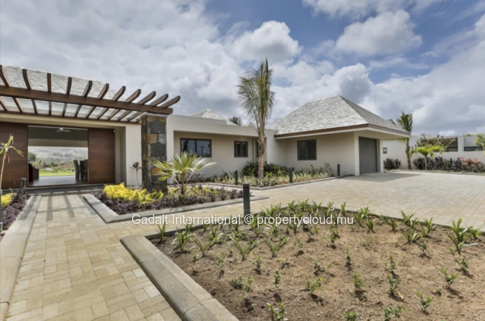Exceptional 4-Bedroom Villa Rental with Private Pool & Tropical Garden at Anahita Resort