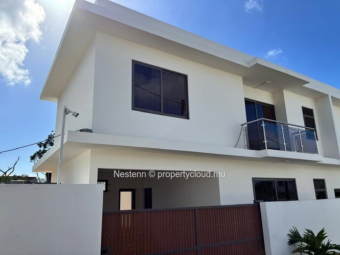 Duplex modernes neufs avec rooftop & piscine privée – Proche de Chemin Vingt Pieds, Grand Baie 