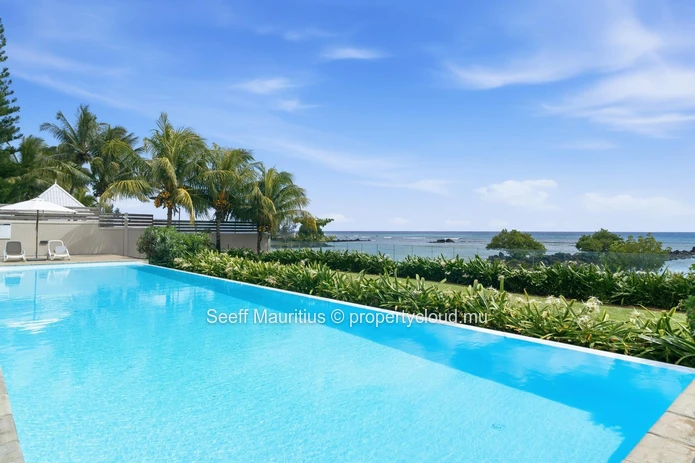 Penthouse avec Vue sur la Mer : Moderne et Entièrement Meublé