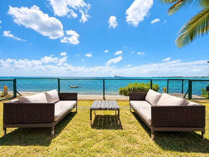Exceptional 3-Bedroom Beachfront Villa with Office & Breathtaking Coin de Mire Views – Pointe aux Canonniers