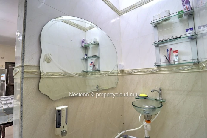 Appartement 3 Chambres avec Beau Jardin Paysager & Piscine