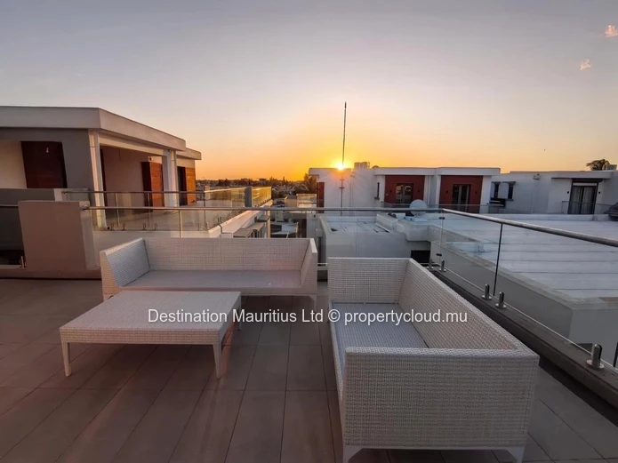 Penthouse 2 A 3 Chambres | Terrasse En Toit Vue Mer | Trou Aux Biches | Pds Accessible Aux Etrangers