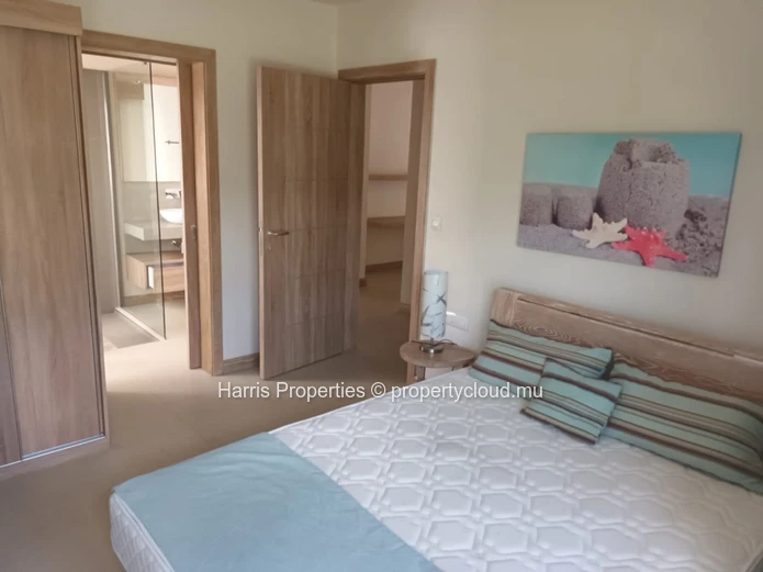 À vendre : Luxueuse Villa  de 400m2 avec 4 chambres à coucher ensuite région Grand-Baie