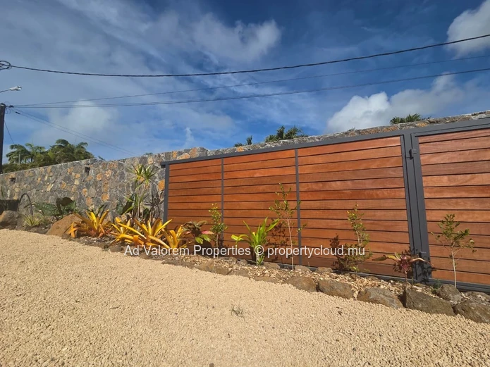 Maison 4 chambres avec piscine et grand jardin à louer à Calodyne