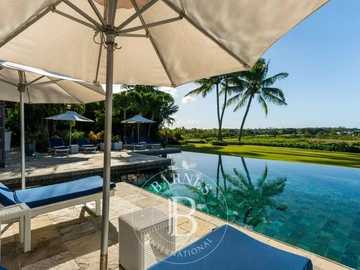 6 Bedroom Villa