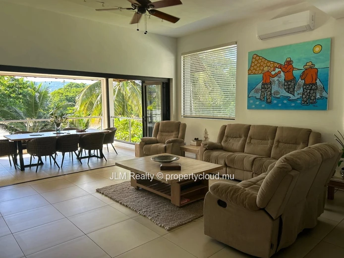 Penthouse duplex à vendre en bord de rivière et à quelques pas de la plage de Tamarin, Île Maurice