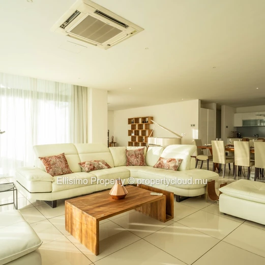 For Sale – 3-Bedroom Apartment with Shared Pool at La Croisette