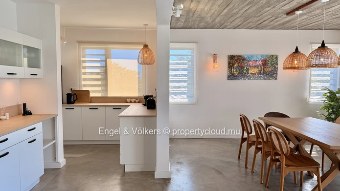 Contemporary Villa for Rent ust Steps from the Sea