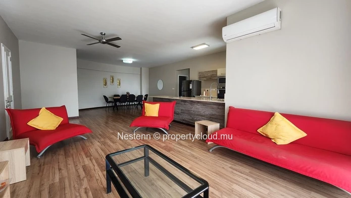 Appartement contemporain de 3 chambres à Rose Hill, climatisation, ascenseur privé et à proximité des commodités. Un ...