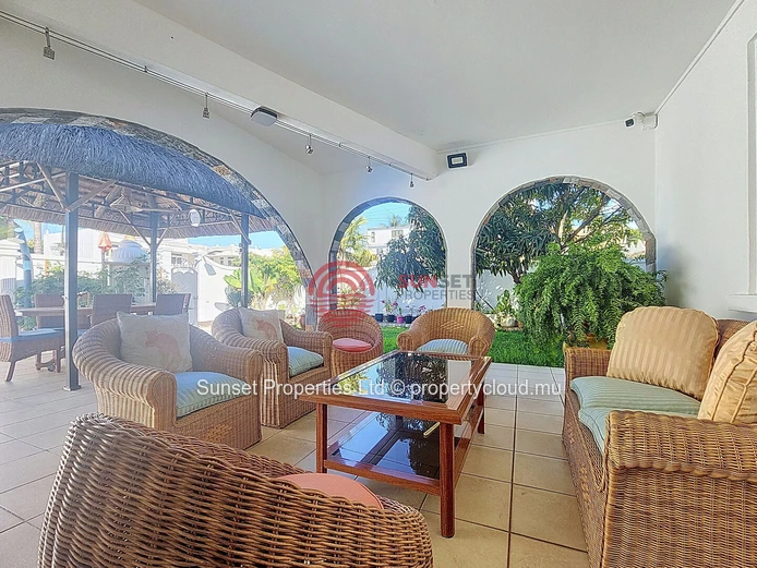 Family home | 4 Bedrooms | 500m from the beach