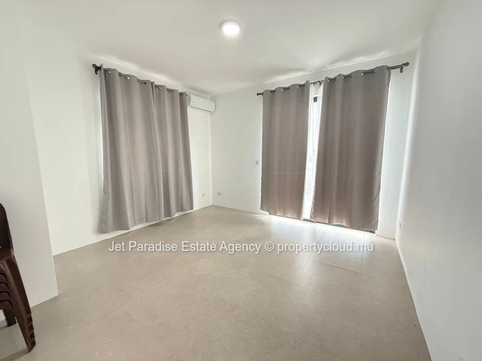 Maison neuve de 4 chambres avec piscine privé et espace Jardin