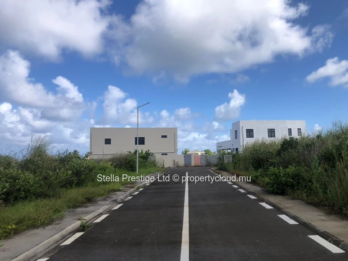 Freehold Corner Plot – Gris-Gris Souillac – 405 m² – Rs 3.6 Million 
