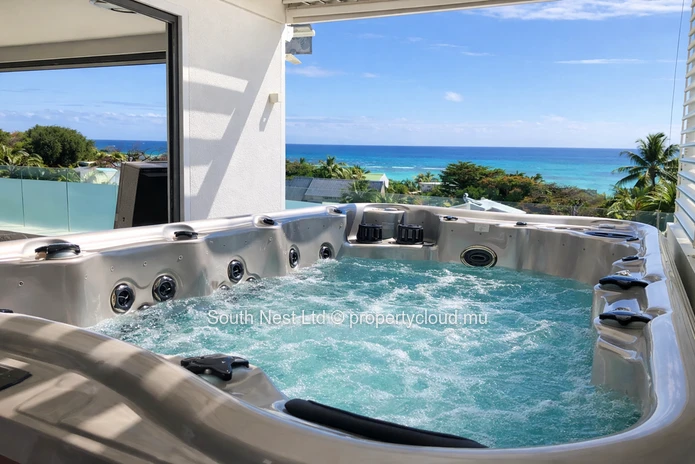 Vue mer et coucher de soleil: penthouse de 3 chambres idéalement situé à côté de la plage 