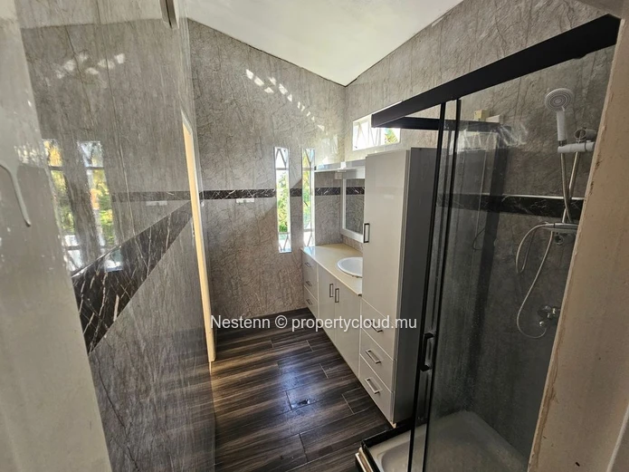 Charming 4-Bedroom Family Home with Pool – Walking Distance to Blue Bay Beach