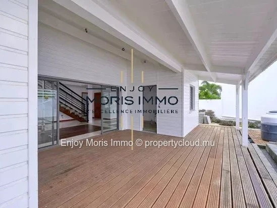 Contemporary Villa 3 Bedrooms with Swimming Pool & Kiosk – For Sale in Grand Bay