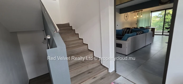Luxury Furnished 3-Bedroom Townhouse with Rooftop Terrace and Jacuzzi – Flic en Flac | Rs 15M