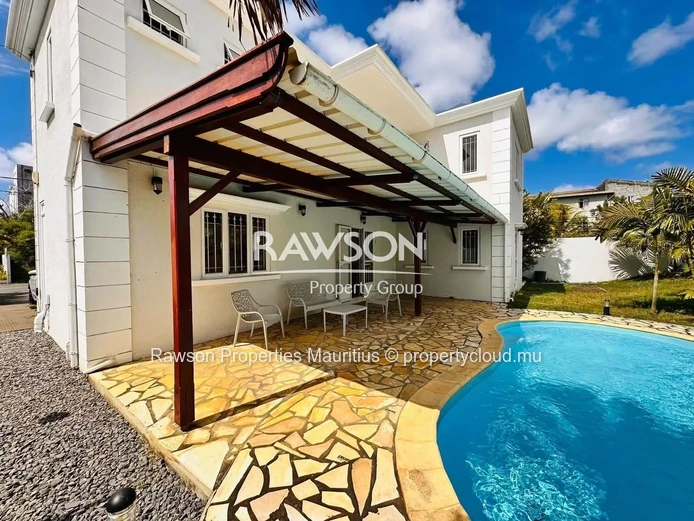 À Louer : Spacieuse Villa Familiale À Calodyne | 4 Chambres | Entretien De La Piscine Et Du Jardin Inclus