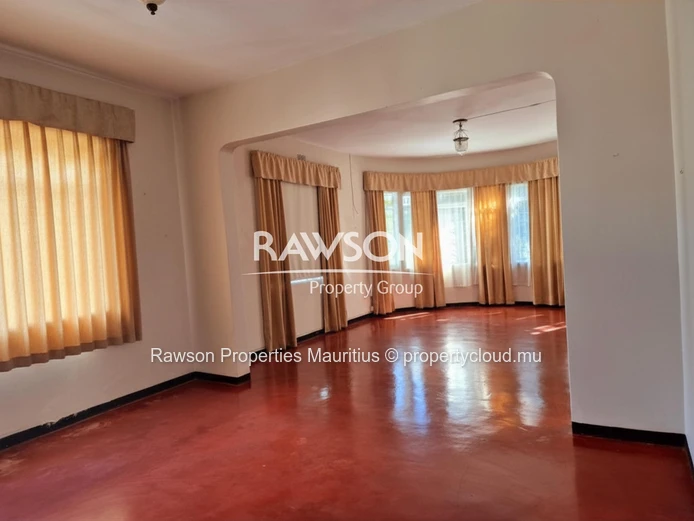 Prime Single-Storey Property for Sale in Floréal – Ideal for Residential or Professional Use