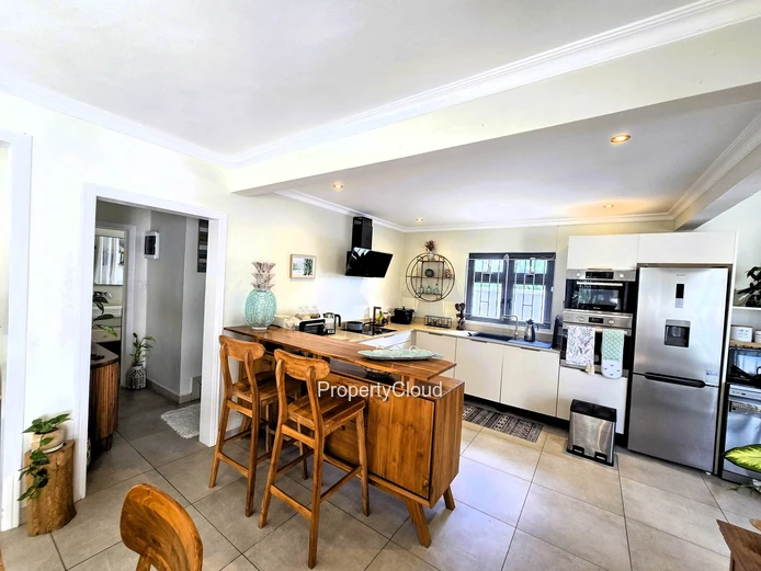 À Louer | Villa Haut De Gamme De 4 Chambres | Grand Baie