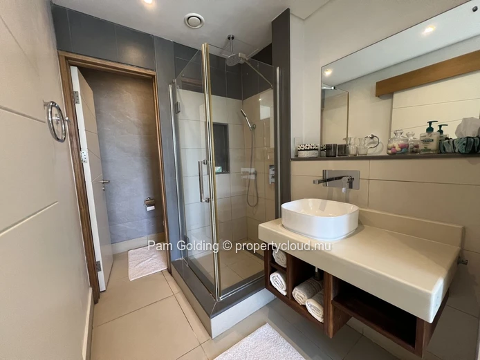 Two-Bedroom Marina Apartment in L'Estuaire – Private Mooring & Ocean Access
