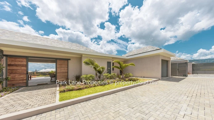 Élégante villa de 4 chambres avec vue panoramique sur la montagne et piscine privée