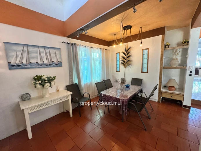 Albion – À vendre, deux villas avec piscine, proches de la plage