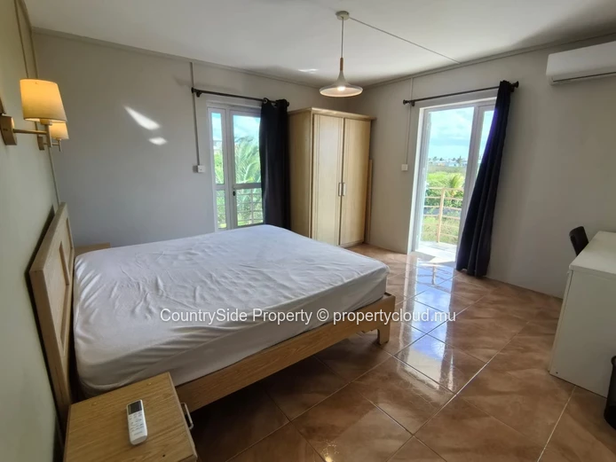 Bright & Spacious 2-Bedroom Apartment Just 5 Minutes from the Beach and Shops