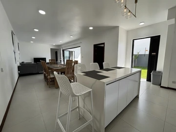 4 Bedroom Villa