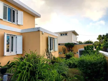 Individual House of 4 Bedrooms with garden  and garage  for sale Morc Faucon Curepipe 