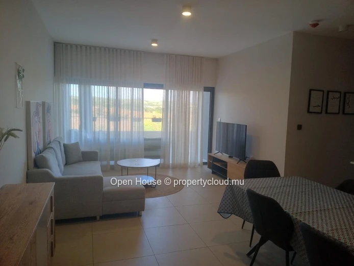 Apartment located 800 meters from the Tribeca shopping center, featuring 2 bedrooms, 1 bathroom, air conditioning, sp...