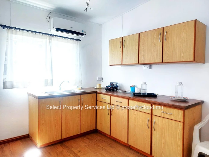 À Vendre : Belle maison non meublée à Vacoas,