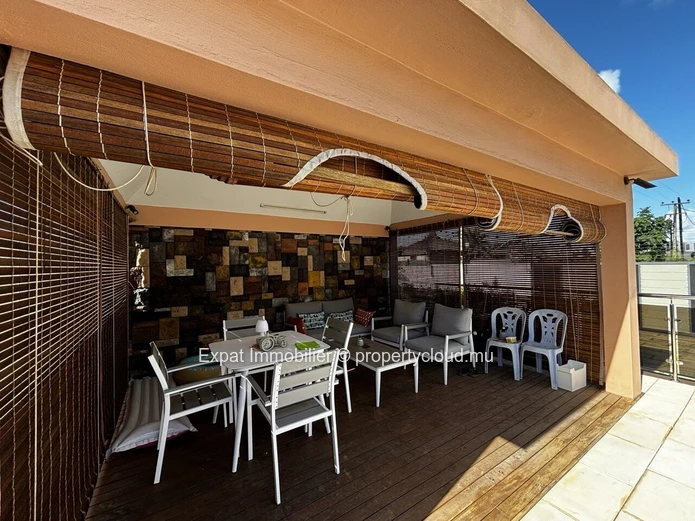 SINGLE-LEVEL VILLA WITH 3 BEDROOMS, SWIMMING POOL AND TROPICAL VERANDA – Grand Baie