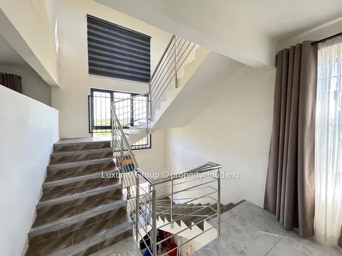 Modern 4-Bedroom Villa with Swimming Pool – Pereybere