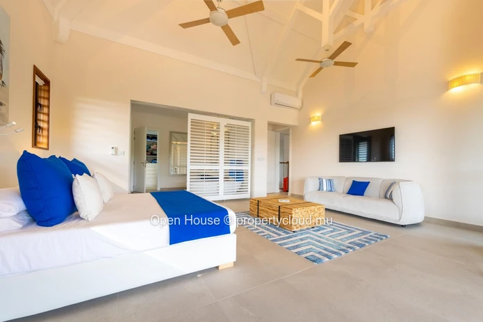 VILLA IRS à vendre à Rivière Noire, 525m² habitables, 1.180m² terrain, 6 chambres, piscine privée €.