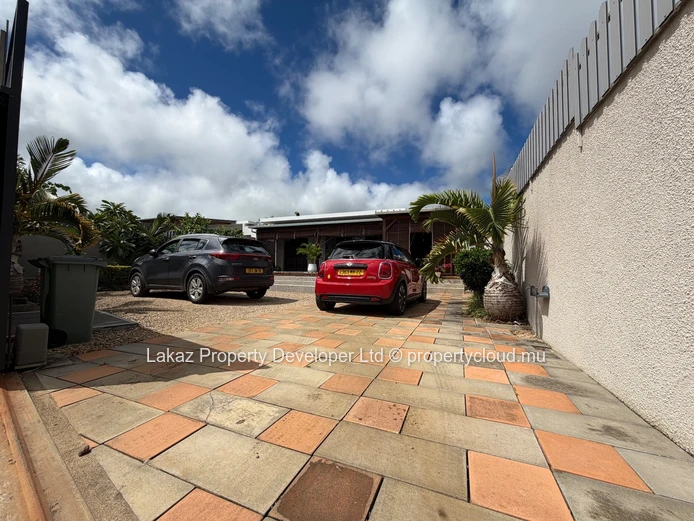 Furnished 3-Bedroom House with Private Pool in Sottise