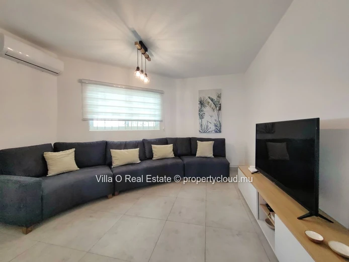 Dispo au 15 Janvier. Jolie pieds dans l'eau privatif pour cette belle villa spacieuse, fraichement rénovée, fonctionn...