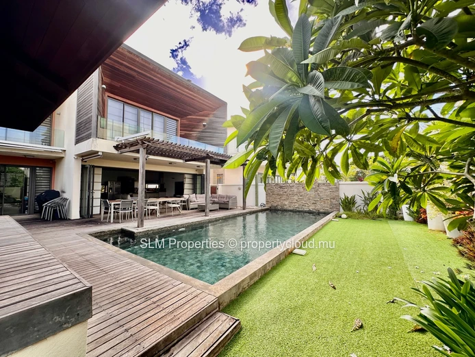 Mon Choisy - Elegant 4 bedroom villa with pool in a residential complex for sale 